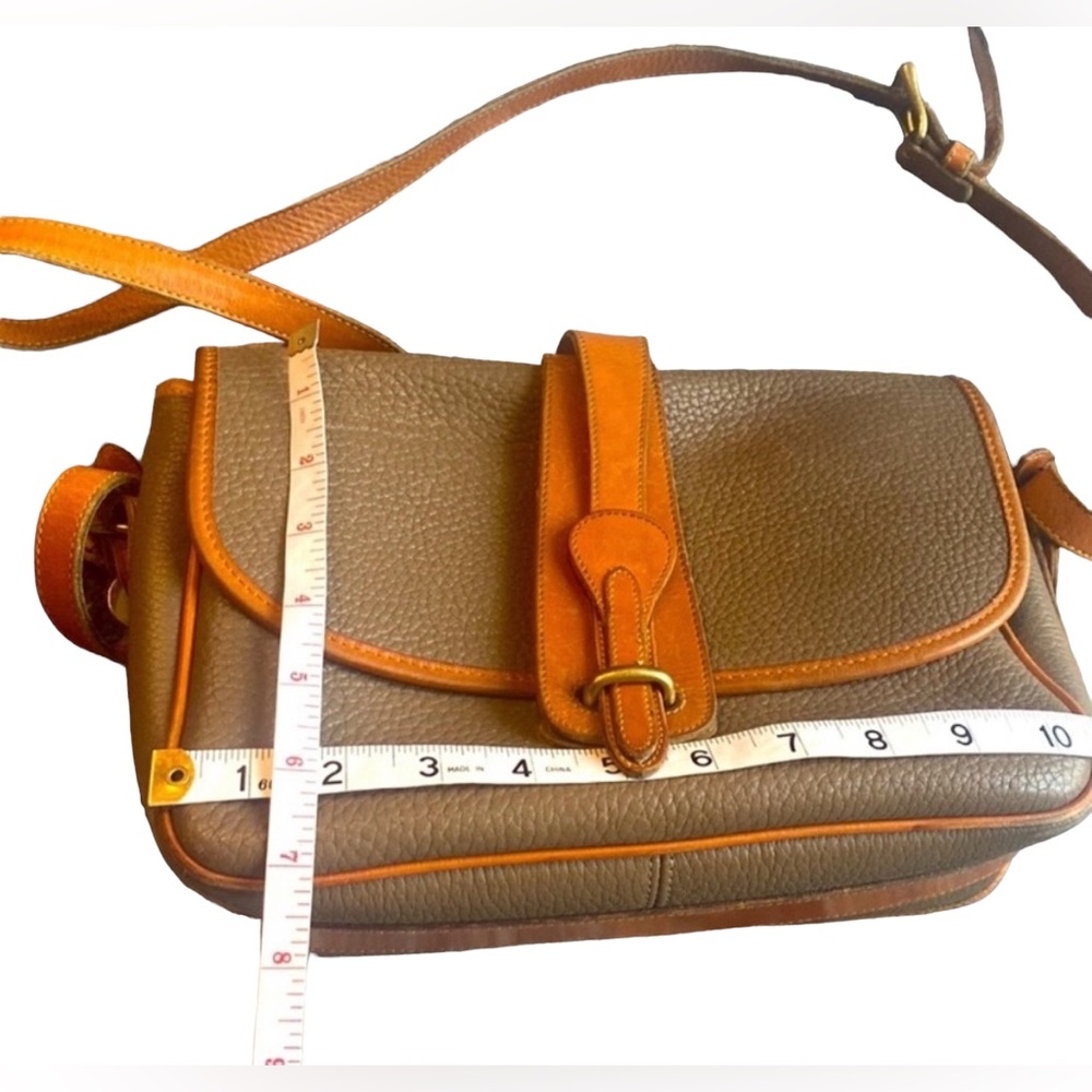 DOONEY AND BOURKE VINTAGE 1992 TAUPE PEBBLED LEATHER CROSSBODY - Picture 13 of 15